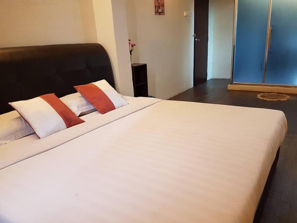 Postel nebo postele na pokoji v ubytování JAM Hotel Kota Warisan Sepang @ ERL Salak Tinggi, KLIA 1-2 & F1