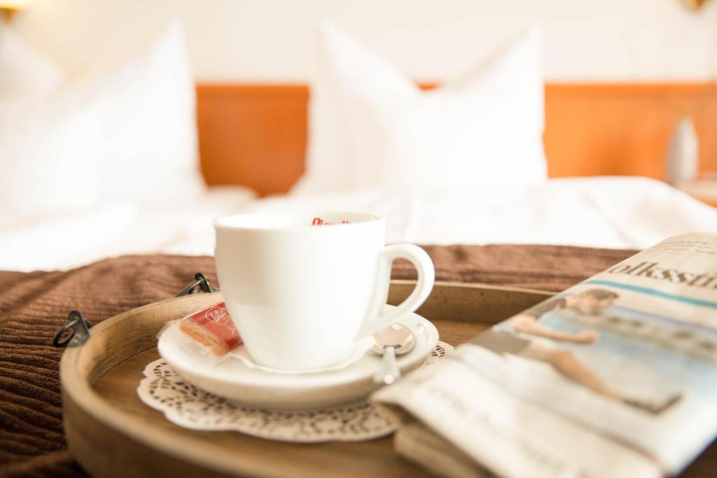 Příslušenství pro přípravu čaje a kávy v ubytování Hotel Am Meilenstein