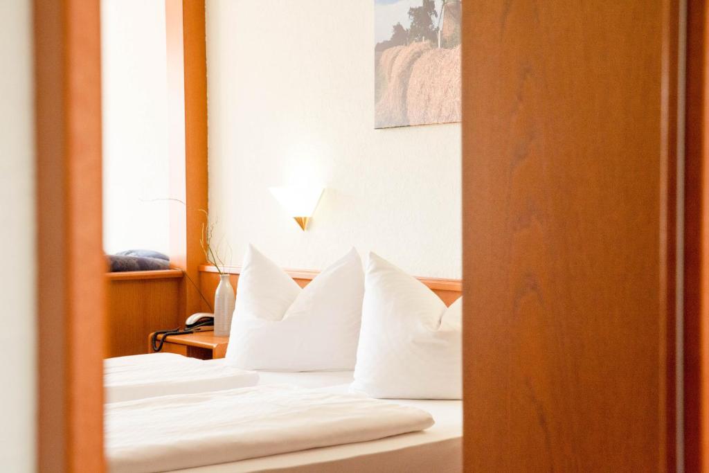Postel nebo postele na pokoji v ubytování Hotel Am Meilenstein
