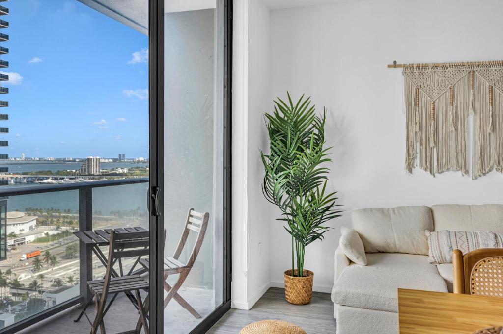 Casas Collection - Luxury High-Rise Condos - Downtown Miami - Pool & Gym - City & Ocean Views photo