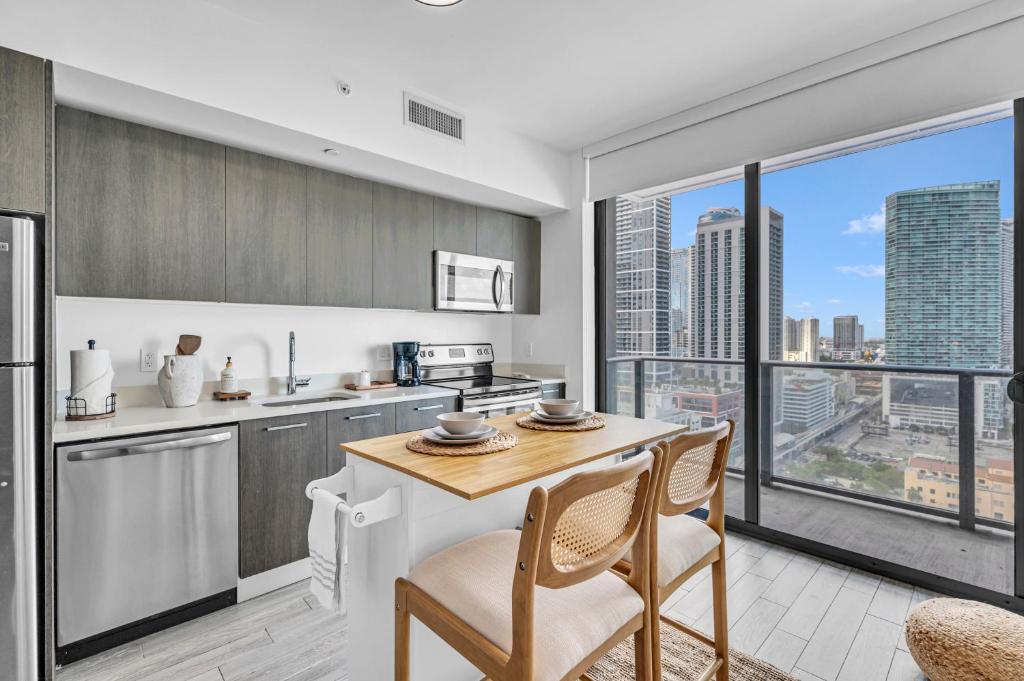 Casas Collection - Luxury High-Rise Condos - Downtown Miami - Pool & Gym - City & Ocean Views photo