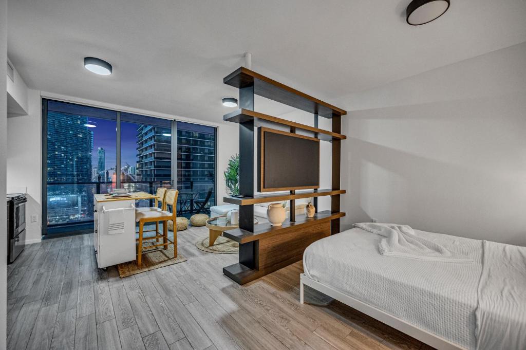 Casas Collection - Luxury High-Rise Condos - Downtown Miami - Pool & Gym - City & Ocean Views photo