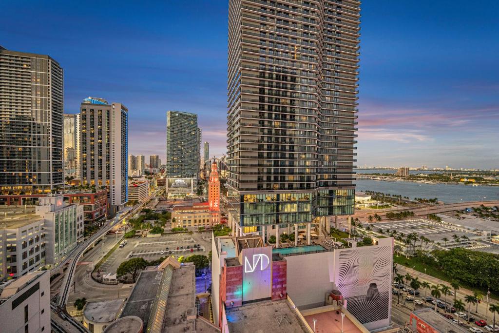 Casas Collection - Luxury High-Rise Condos - Downtown Miami - Pool & Gym - City & Ocean Views photo