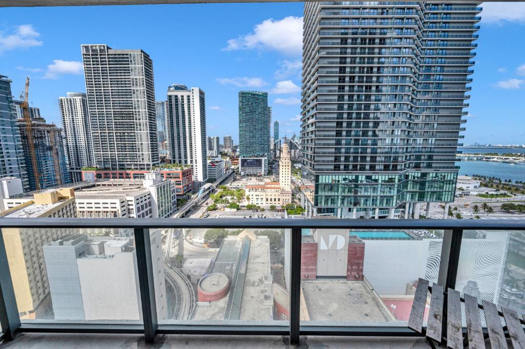 Casas Collection - Luxury High-Rise Condos - Downtown Miami - Pool & Gym - City & Ocean Views photo