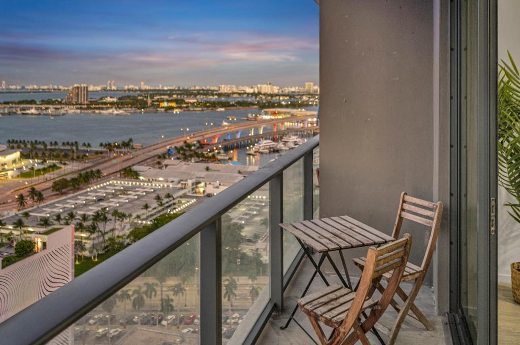 Casas Collection - Luxury High-Rise Condos - Downtown Miami - Pool & Gym - City & Ocean Views photo