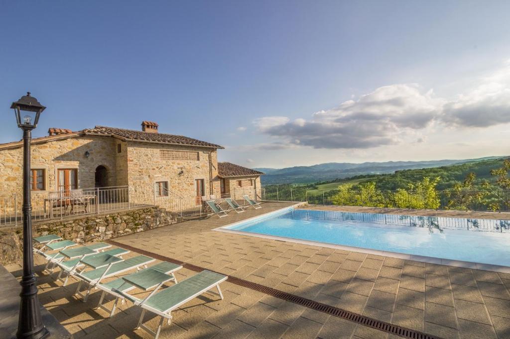 a villa with a swimming pool and a house at La Conca in Sansepolcro