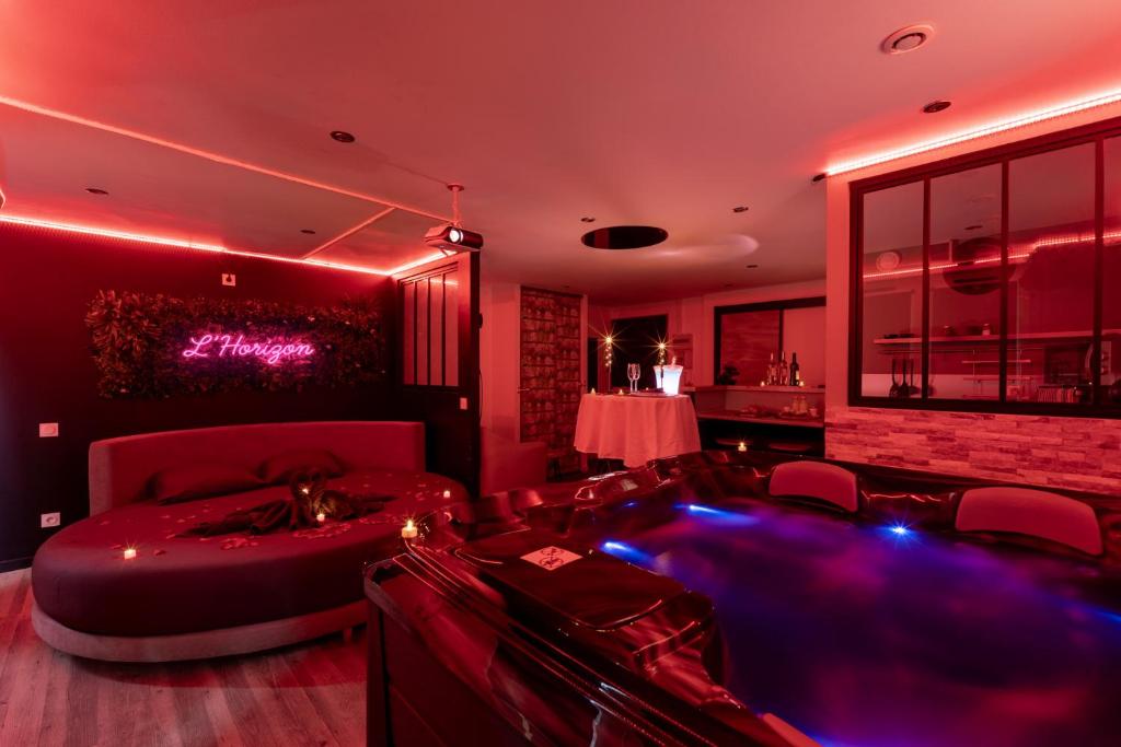 a living room with a hot tub in the middle at Appartement Love Room/Jacuzzi in Toulouse