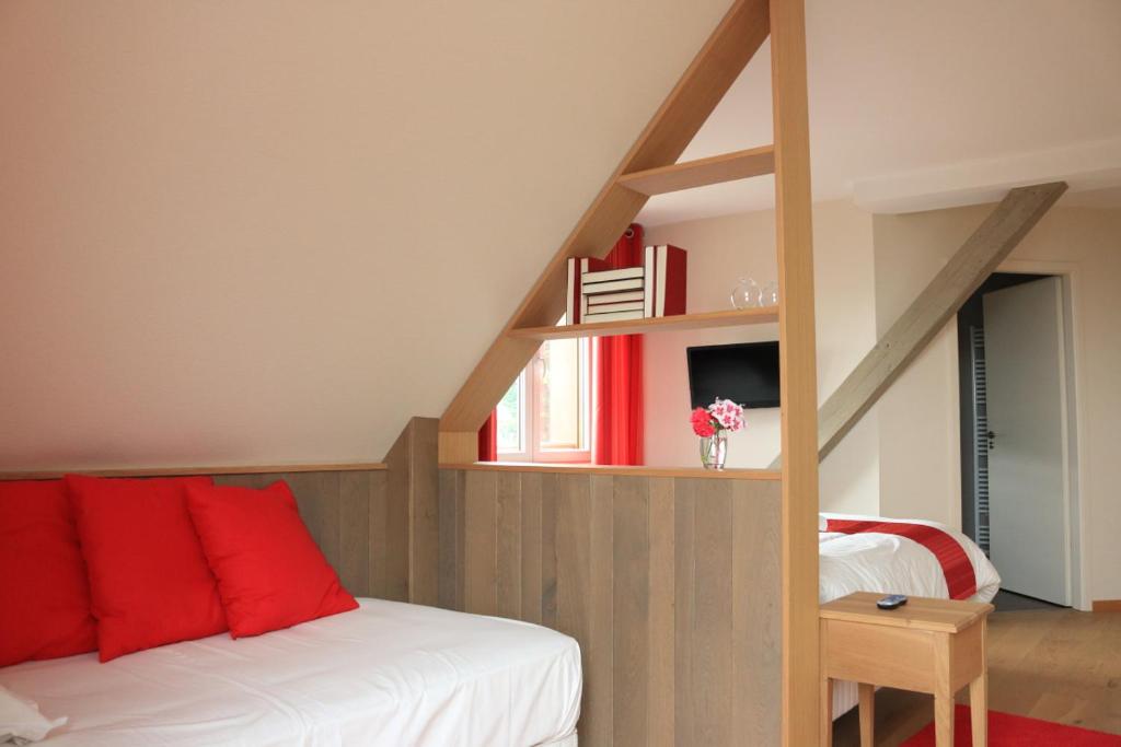 Hotel Restaurant Beau Séjour - Triple Room With Terrace
