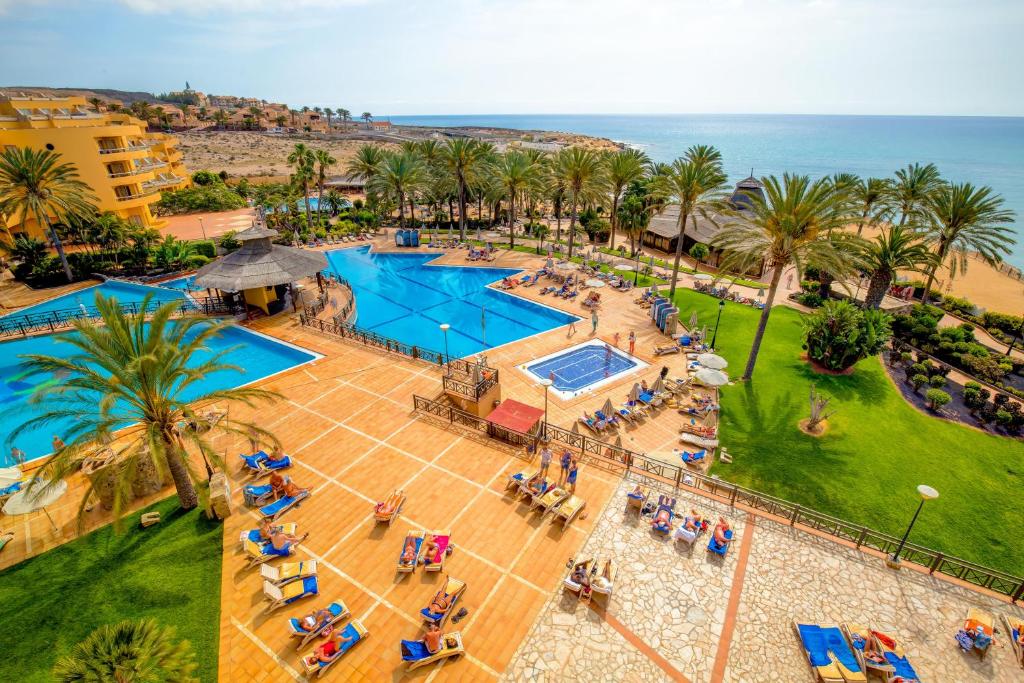 Bazén v ubytování SBH Costa Calma Beach Resort Hotel nebo v jeho okolí