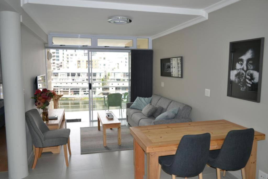 Picture Idea: Tyger Waterfront Penthouse Duplex Apartment Tyger Valley Preços