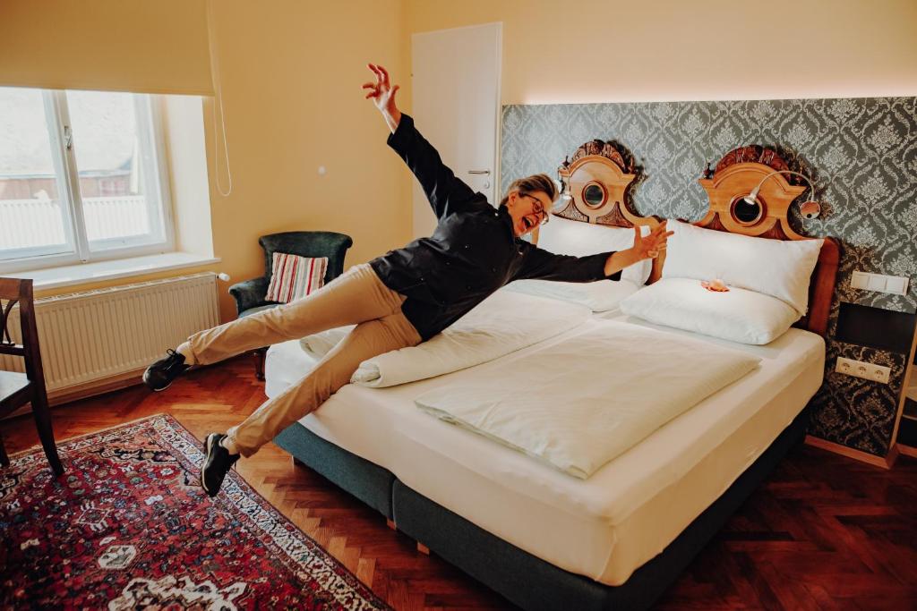 Der Eberhard - Sleep & Dine A9 Exit 133