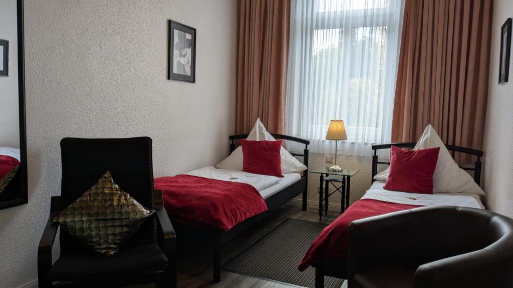 Hotel Jägerhof - Twin Room With Private Bathroom