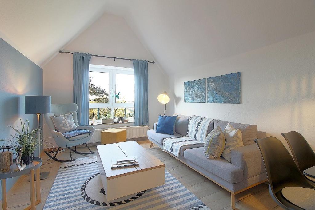 a living room with a couch and a table at Sie4-11 in Dorum-Neufeld