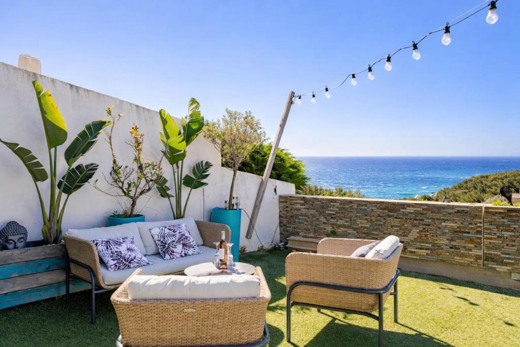 VUEMER Bandol - GRANDE TERRASSE de 45m2 VUE MER PISCINE PARKING - Housity