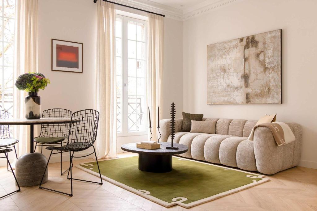 Harmony Collection I 2BR Suite 4P Opera Grevin