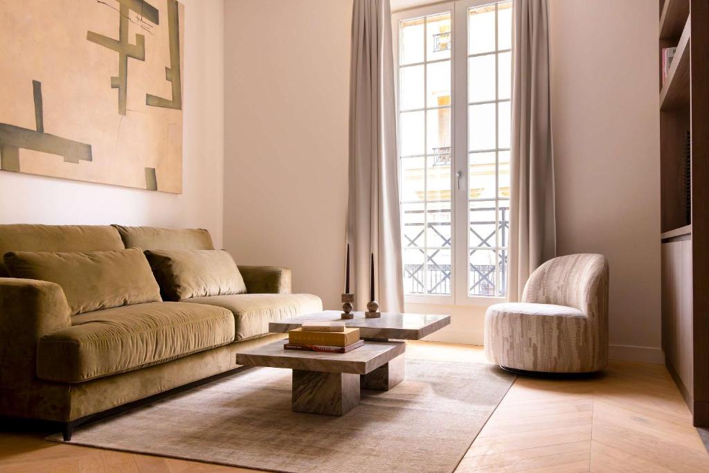 Harmony Collection II 2BR Suite 6P Bourse Grevin