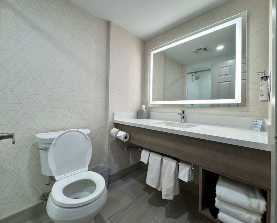 Holiday Inn Express Brampton by IHG photo