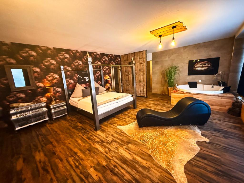 a room with a bedroom with a bed and a bathroom at Time Out 3 in Vreden