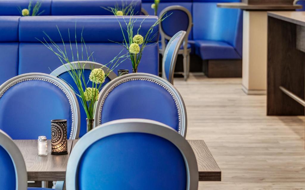 Ein Sitzbereich in der Unterkunft ibis Styles Rastatt Baden-Baden