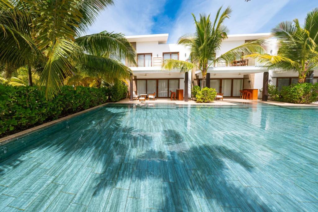 Elegant Villa with Poolfront View