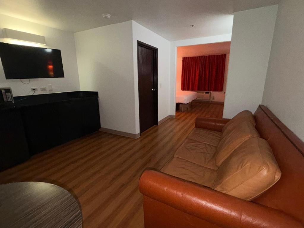 Americas Best Value Inn Apache Junction photo