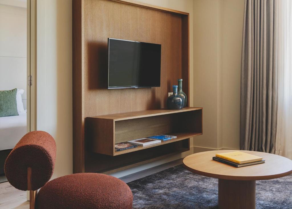 Catalonia Boulevard - 16