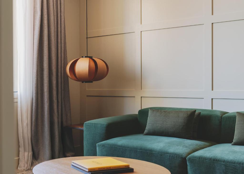 Catalonia Boulevard - 12