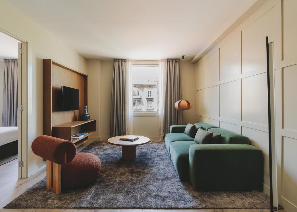 Catalonia Boulevard - 13