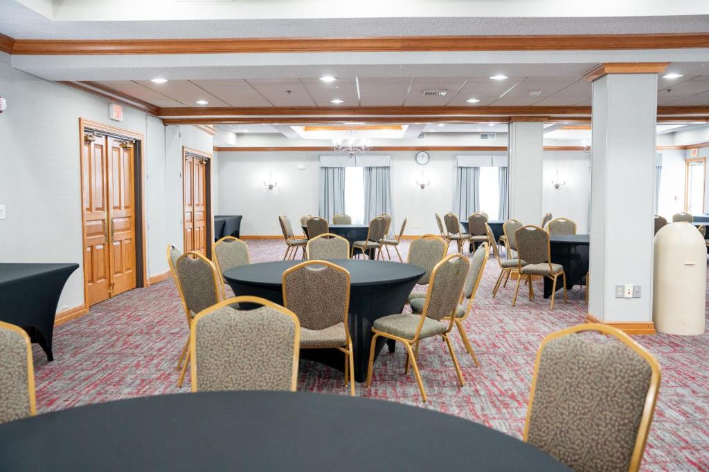 Coshocton Village Inn & Suites photo