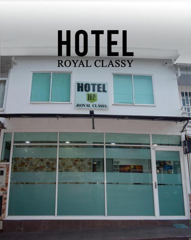 a hotel lobby with a sign on top of it at Hotel Royal Classy in Villavicencio
