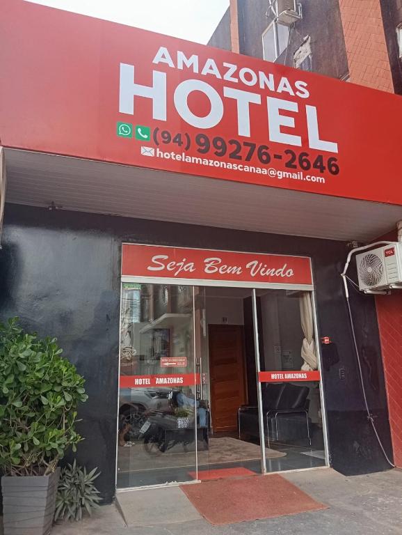 a sign for an american hotel on the side of a building at Hotel Amazonas in Canaã dos Carajás