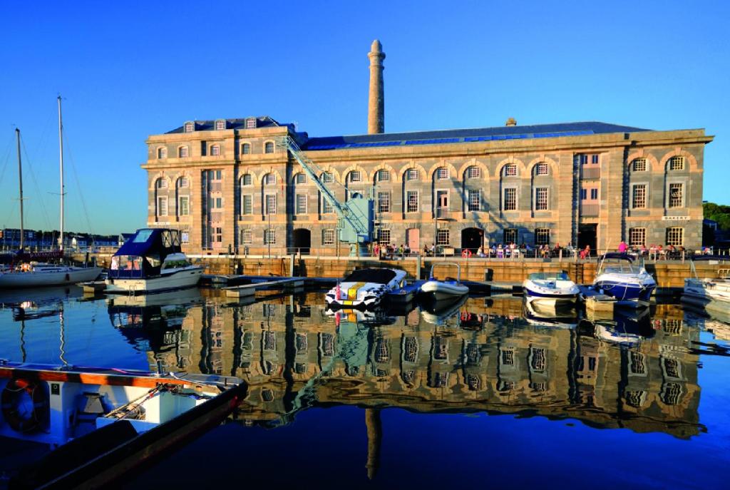 Luxury Royal William Yard Apartment - Mills Bakery in Plymouth, Devon, England