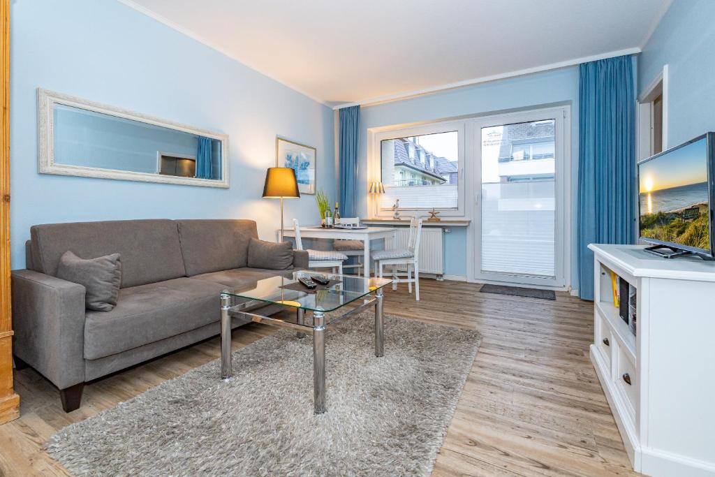 a living room with a couch and a table at Birgit, App 4 "Sterntaucher" in Westerland