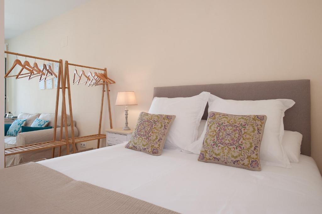 Łóżko lub łóżka w pokoju w obiekcie Hommyhome Pozo Santo Penthouse
