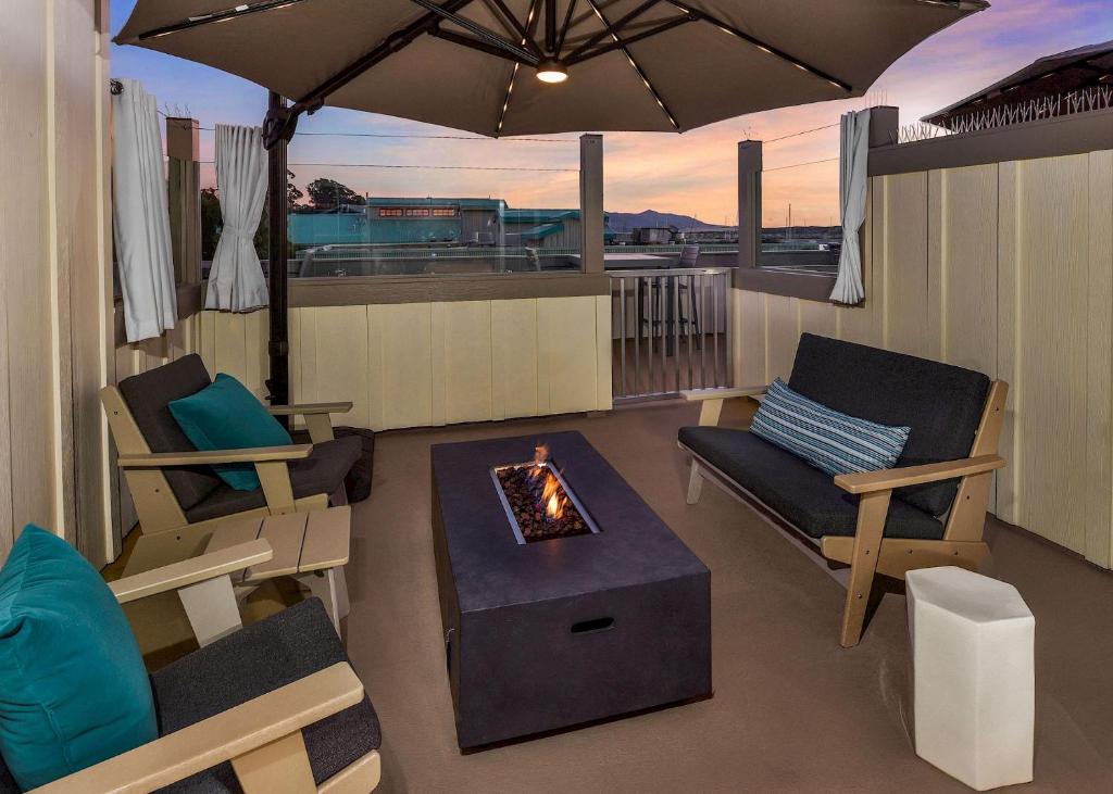 Inn At Rose's Landing - Patio California King - Este