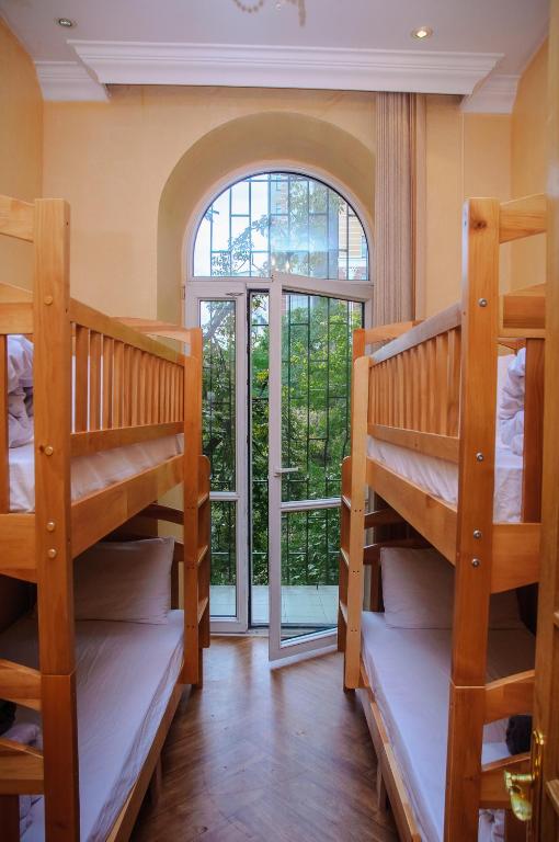 Postel nebo postele na pokoji v ubytování Golden Globus Hostel