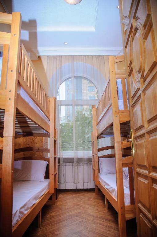 Postel nebo postele na pokoji v ubytování Golden Globus Hostel