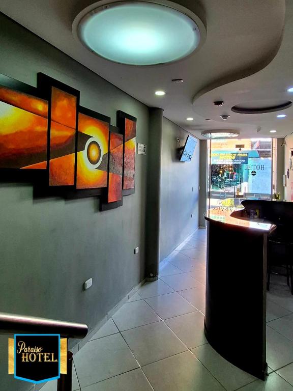 a waiting room with paintings on the wall at Paraíso Hotel Ubaté in Ubaté
