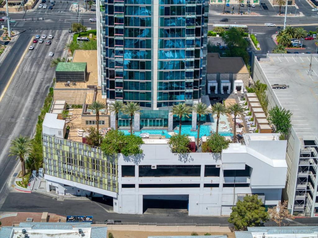 Visual Reference: Luxury Penthouse 53Rd Floor Breathtaking Strip Views Balcony Las Vegas
