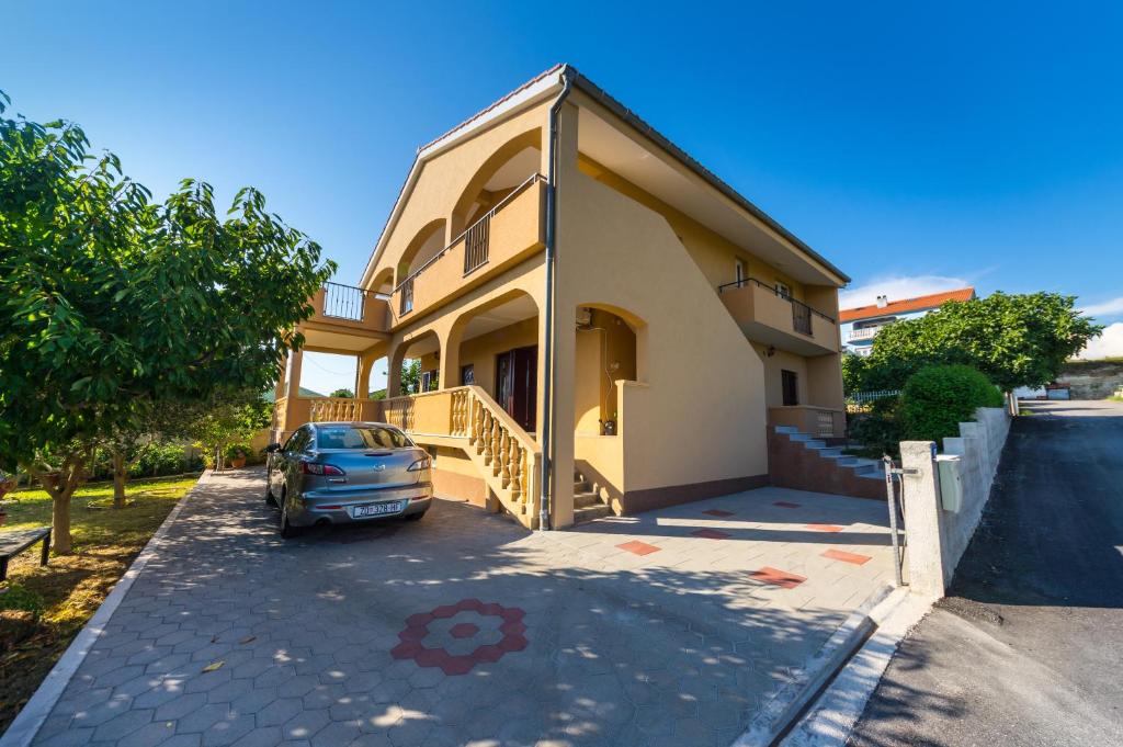 Budova, v ktorej sa apartmán nachádza