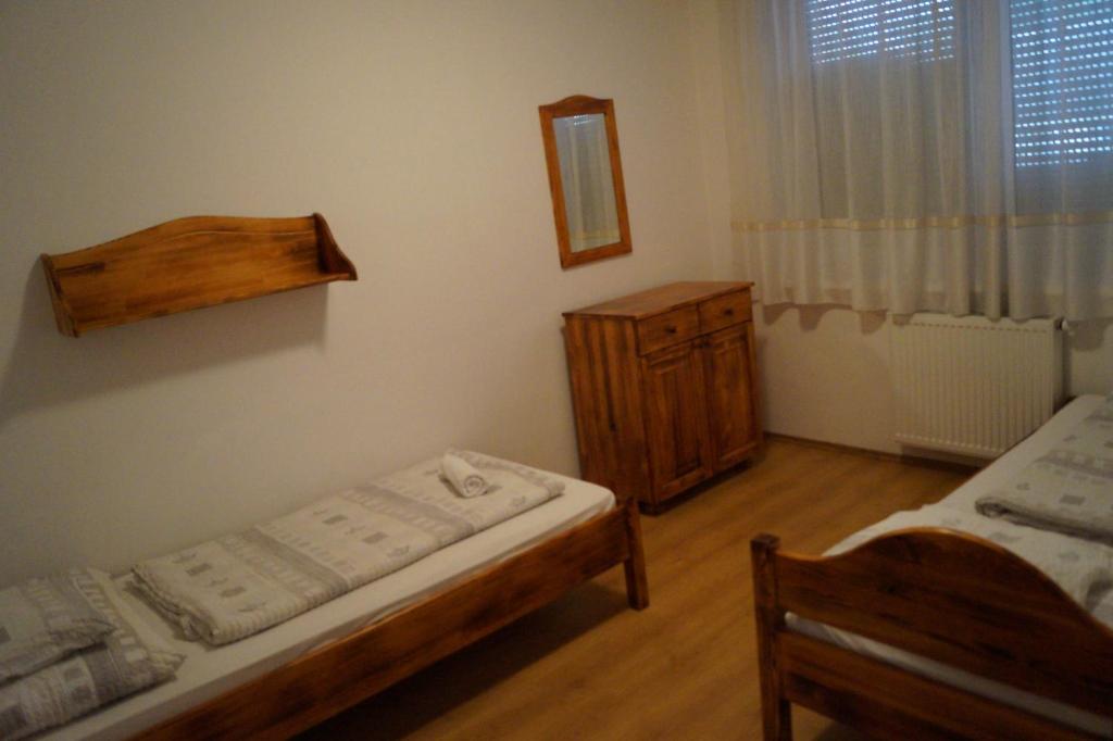 A bed or beds in a room at Emanapartmanok Sárvár