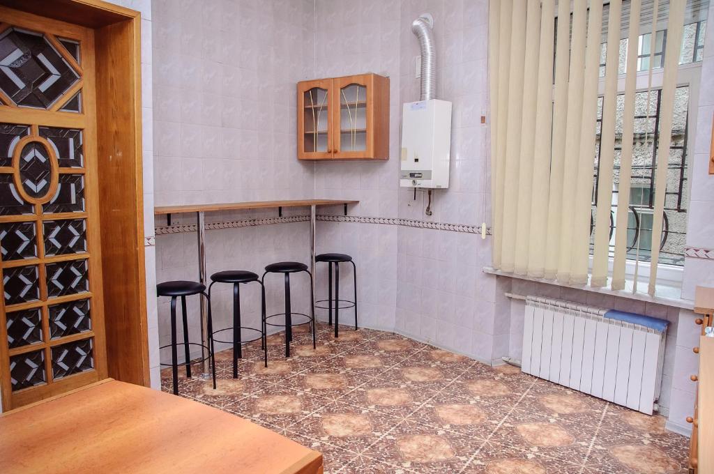 Kuchyň nebo kuchyňský kout v ubytování Golden Globus Hostel
