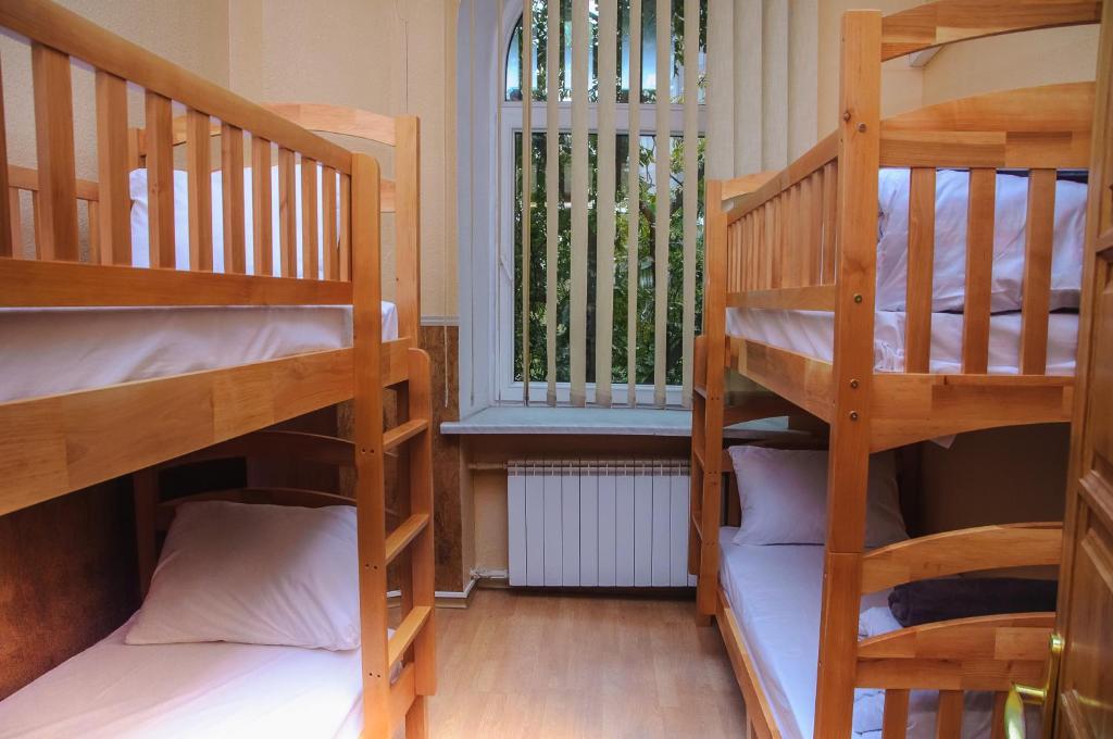 Postel nebo postele na pokoji v ubytování Golden Globus Hostel