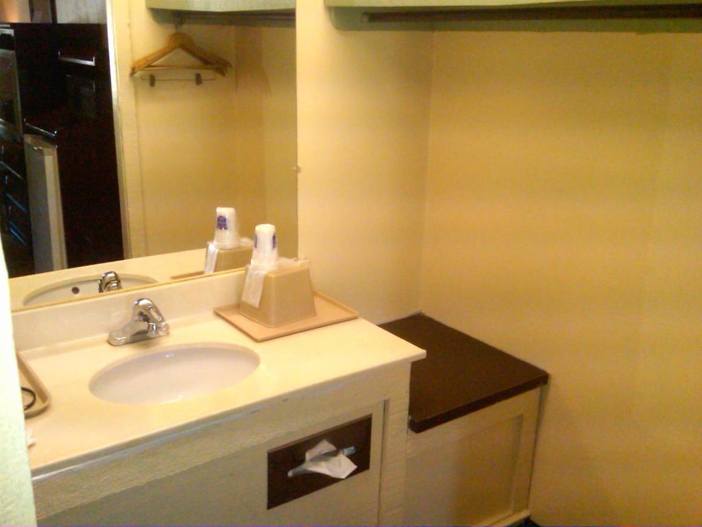 Knights Inn - Battle Creek - Chambre Double Avec 2 Lits Doubles - Non-Fumeurs