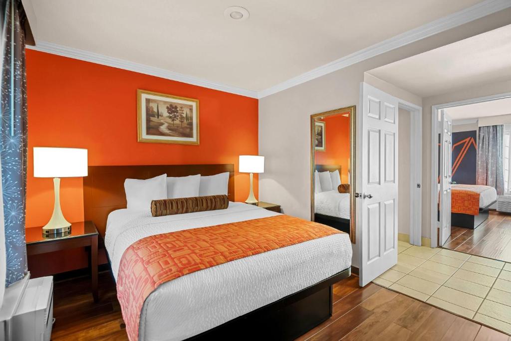Howard Johnson by Wyndham Pasadena - Two-Bedroom Suite