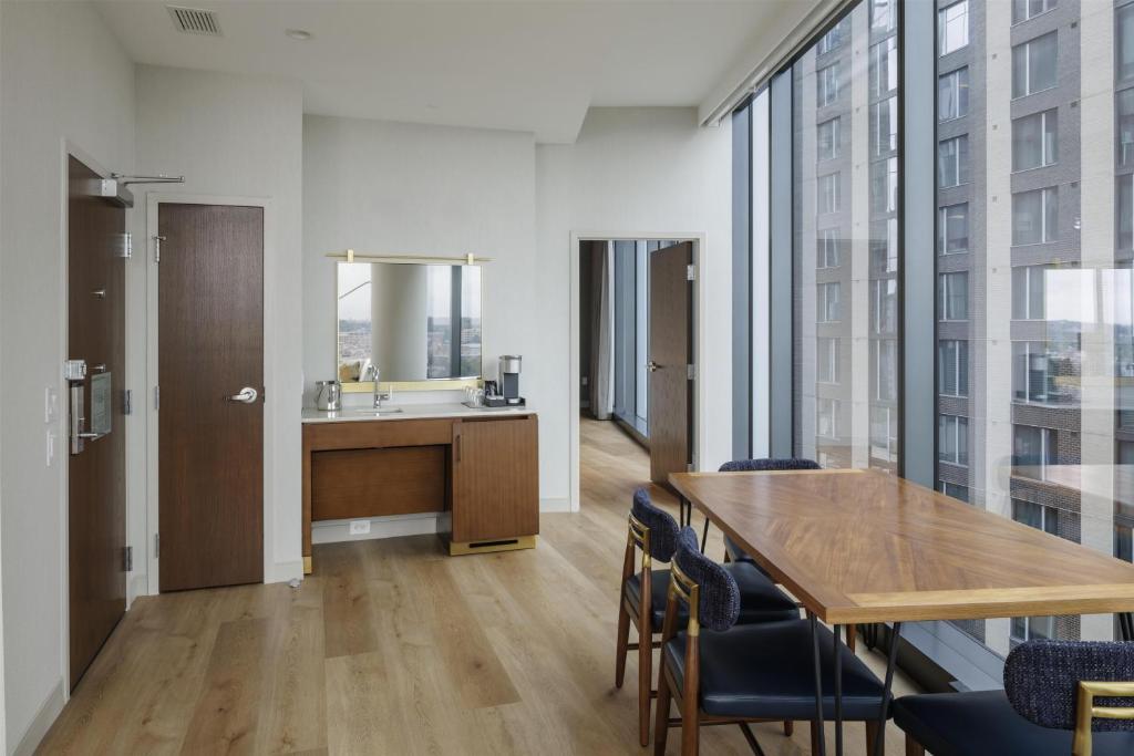 Hilton Arlington Rosslyn The Key - Suite De Un Dormitorio Con Cama King