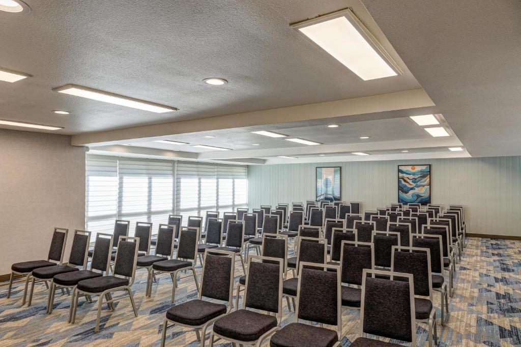 DoubleTree by Hilton Campbell - Pruneyard Plaza photo