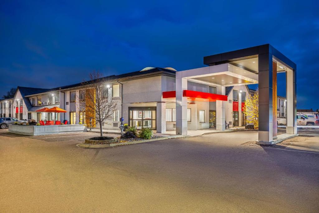 a building with a parking lot in front of it at Comfort Inn Moncton East in Moncton