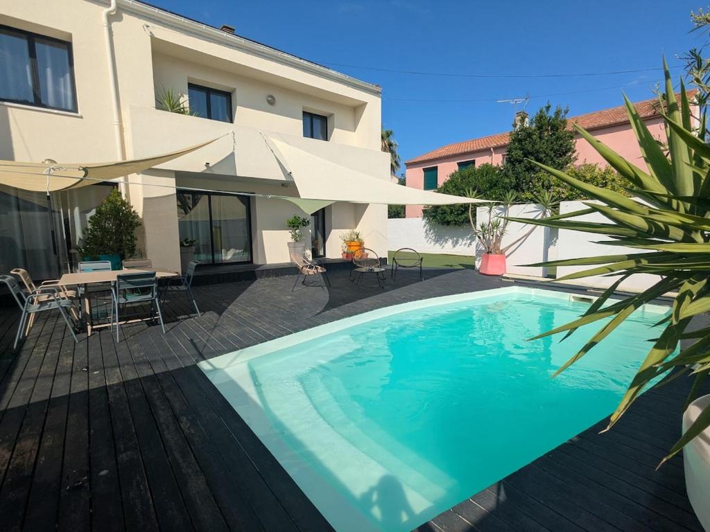 Maison avec piscine, House with a pool