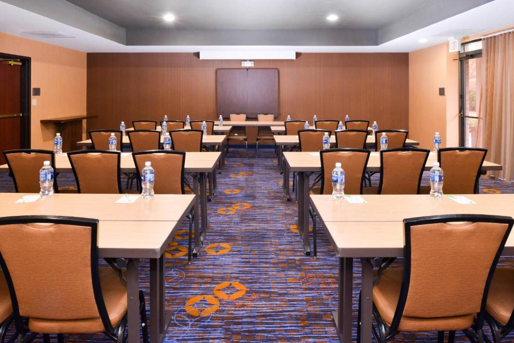 Country Inn & Suites by Radisson, Brown Deer - Milwaukee North photo